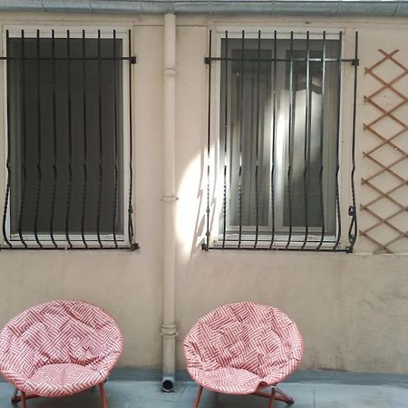Petite Maison Avec Cour Dans Les Beaux Quartiers-Vous Faites Le Menage- Very Good Prices For T-H-E Location But You Have To Clea-N Th-E Flat Apartment Paris Exterior foto