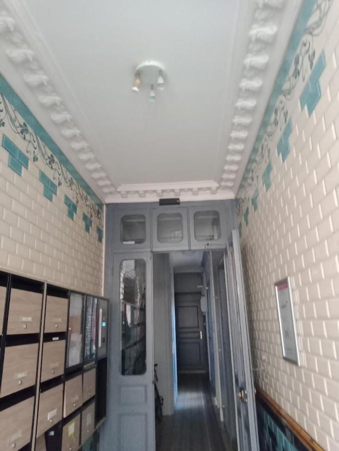 Petite Maison Avec Cour Dans Les Beaux Quartiers-Vous Faites Le Menage- Very Good Prices For T-H-E Location But You Have To Clea-N Th-E Flat Apartment Paris Exterior foto