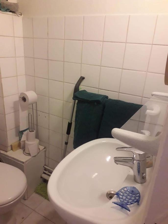 Petite Maison Avec Cour Dans Les Beaux Quartiers-Vous Faites Le Menage- Very Good Prices For T-H-E Location But You Have To Clea-N Th-E Flat Apartment Paris Exterior foto