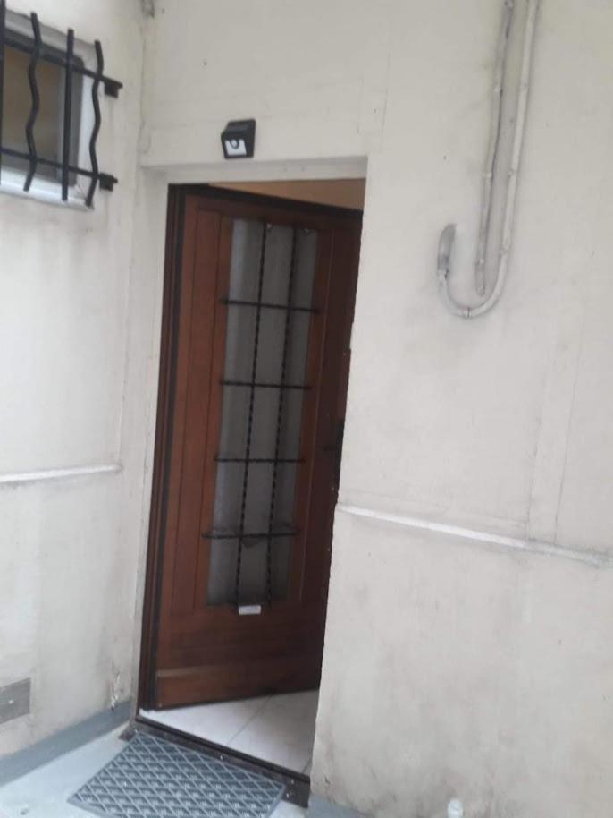 Petite Maison Avec Cour Dans Les Beaux Quartiers-Vous Faites Le Menage- Very Good Prices For T-H-E Location But You Have To Clea-N Th-E Flat Apartment Paris Exterior foto