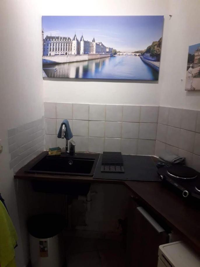 Petite Maison Avec Cour Dans Les Beaux Quartiers-Vous Faites Le Menage- Very Good Prices For T-H-E Location But You Have To Clea-N Th-E Flat Apartment Paris Exterior foto
